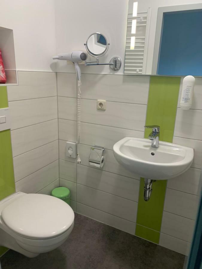 Single Room Bathroom